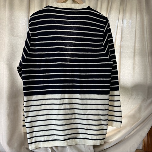 Women's Vintage 80's Alfred Dunner Navy and Cream Striped Cardigan - Picture 5 of 9